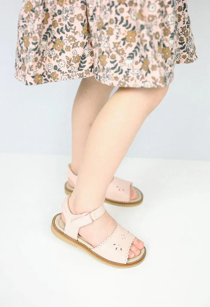 Classic Sandal w/Scallop, Pink